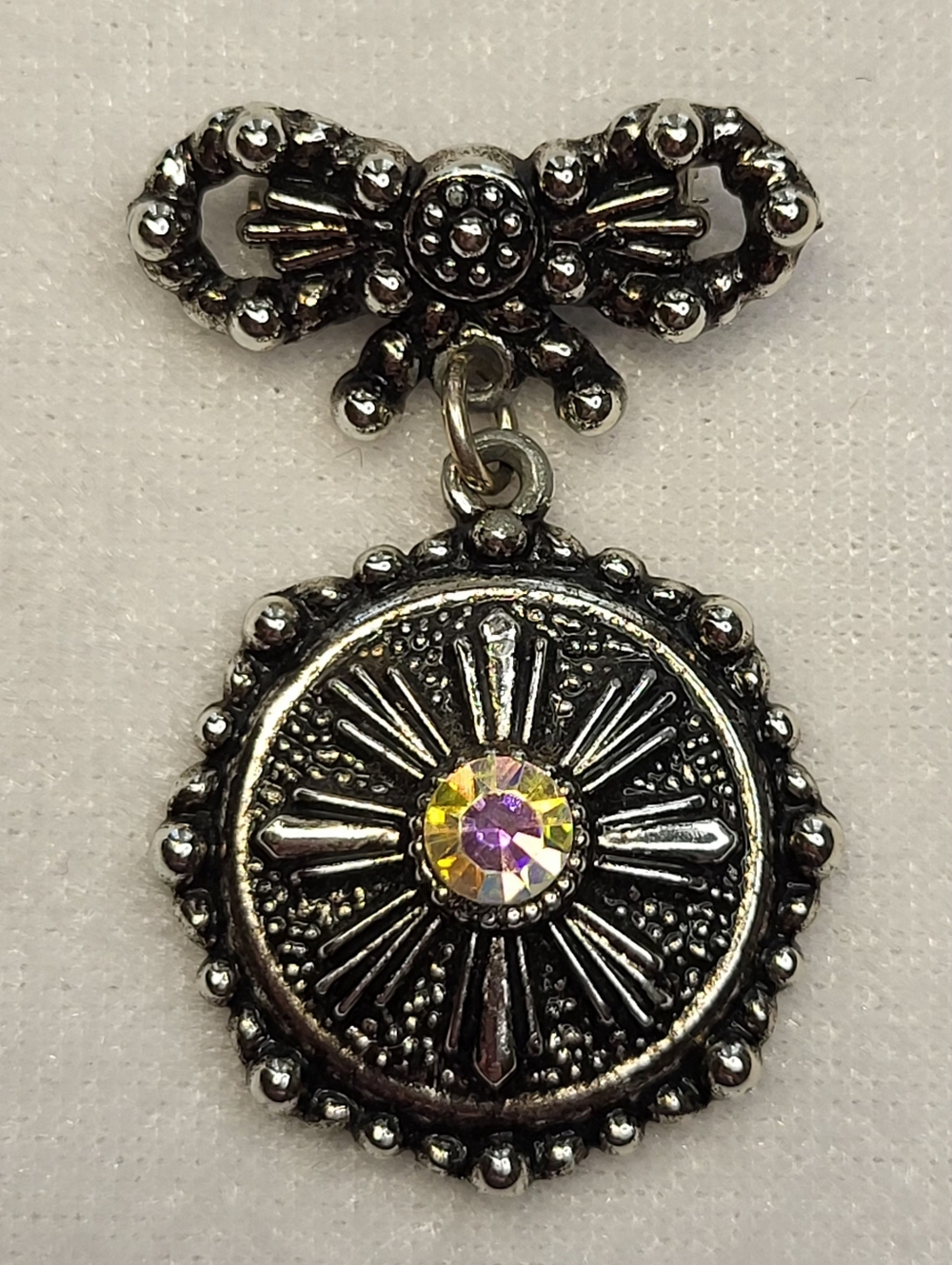 Vintage Silver-tone Bow Design Hanging Medallion Brooch / Pin
